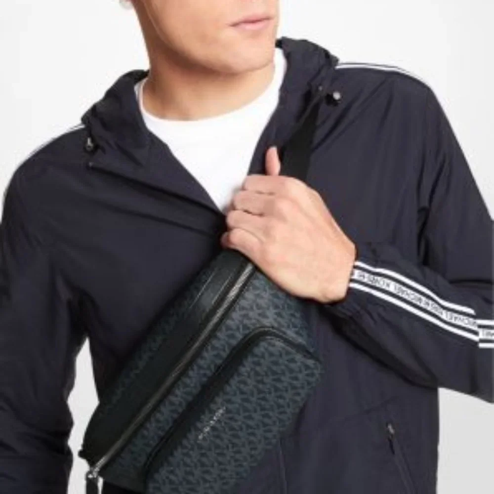 Michael Kors Cooper Logo Utility Bag - Picture 5 of 7